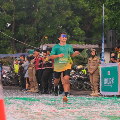 Race photo from BAUR RUN 2025