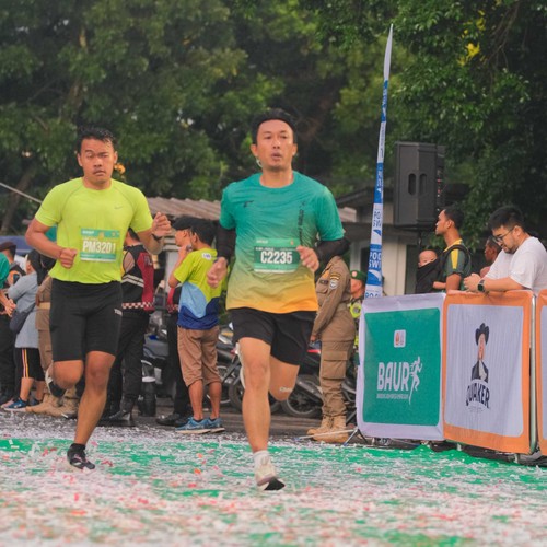 Race photo from BAUR RUN 2025