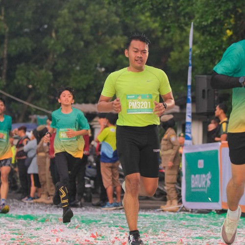 Race photo from BAUR RUN 2025