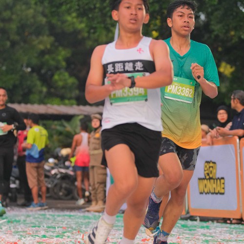 Race photo from BAUR RUN 2025
