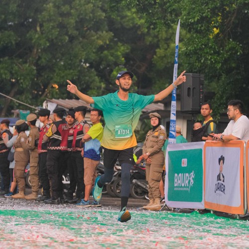 Race photo from BAUR RUN 2025
