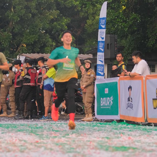 Race photo from BAUR RUN 2025
