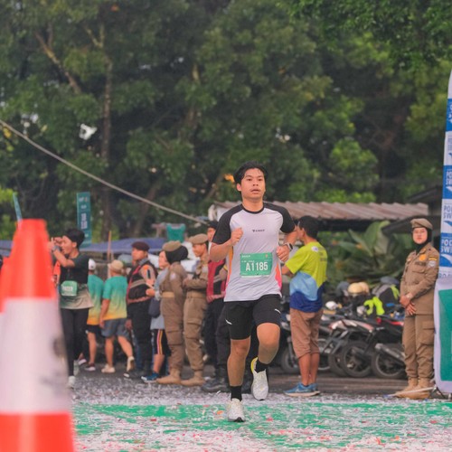 Race photo from BAUR RUN 2025