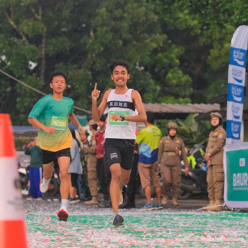 Race photo from BAUR RUN 2025
