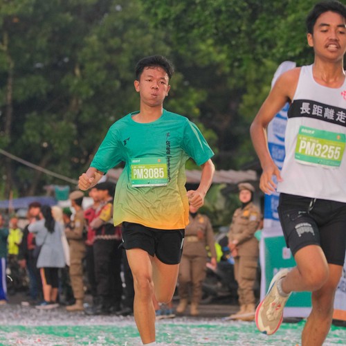 Race photo from BAUR RUN 2025