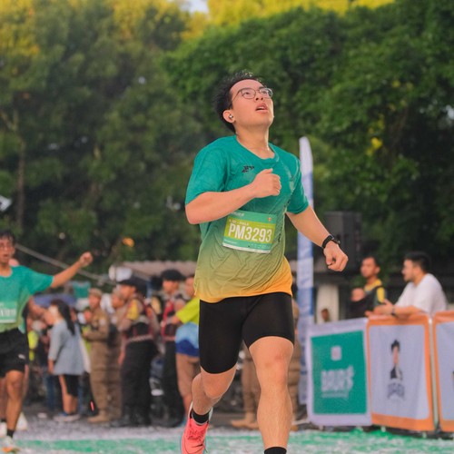 Race photo from BAUR RUN 2025