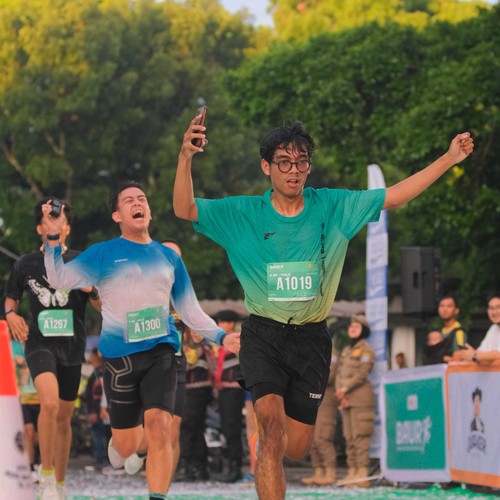 Race photo from BAUR RUN 2025