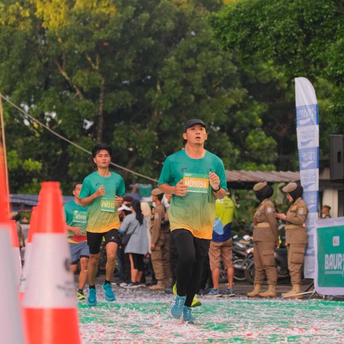 Race photo from BAUR RUN 2025