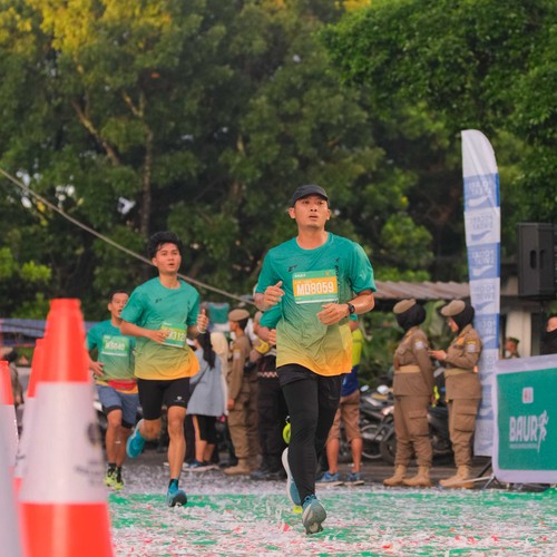 Race photo from BAUR RUN 2025