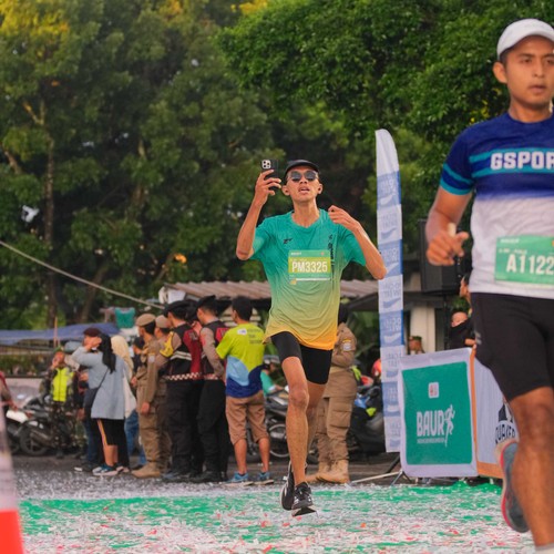 Race photo from BAUR RUN 2025