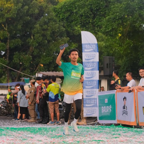 Race photo from BAUR RUN 2025