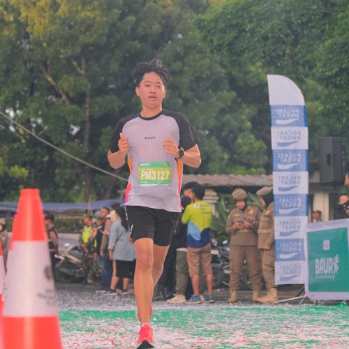 Race photo from BAUR RUN 2025