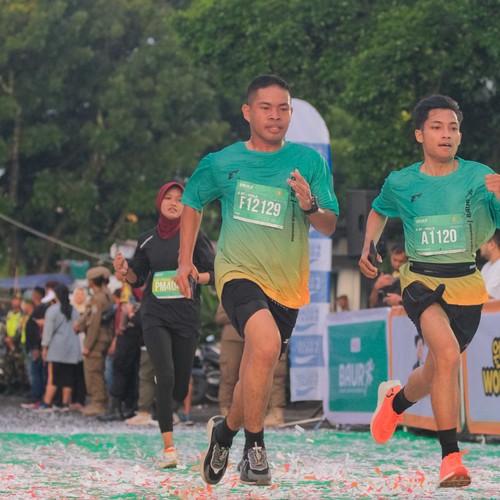 Race photo from BAUR RUN 2025