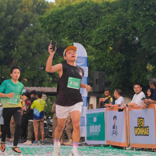 Race photo from BAUR RUN 2025