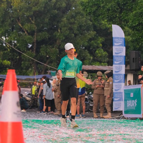 Race photo from BAUR RUN 2025