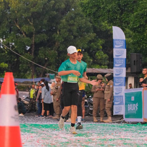 Race photo from BAUR RUN 2025