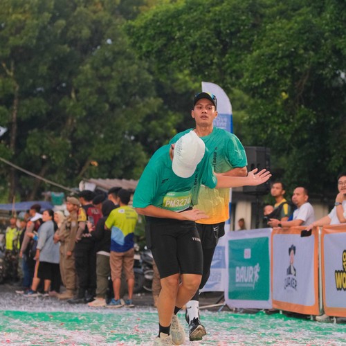 Race photo from BAUR RUN 2025