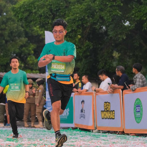 Race photo from BAUR RUN 2025