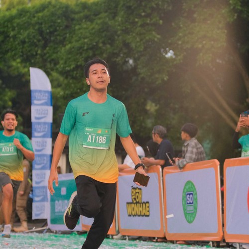 Race photo from BAUR RUN 2025