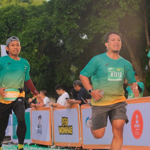Race photo from BAUR RUN 2025