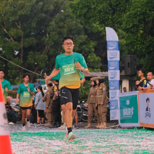 Race photo from BAUR RUN 2025