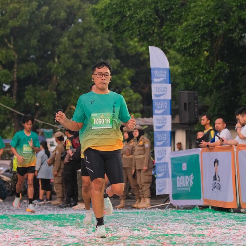 Race photo from BAUR RUN 2025