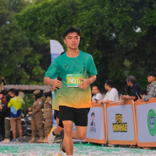 Race photo from BAUR RUN 2025
