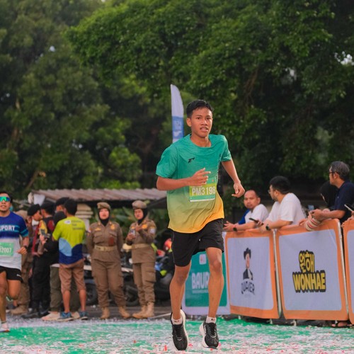 Race photo from BAUR RUN 2025