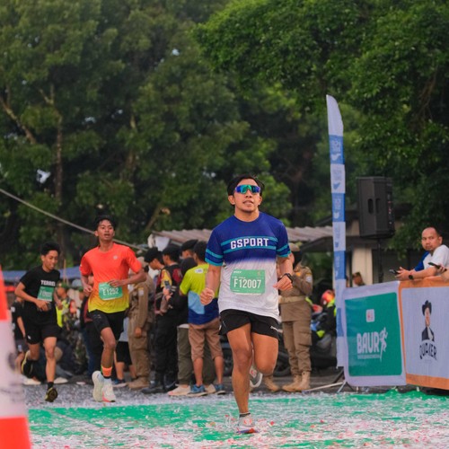 Race photo from BAUR RUN 2025