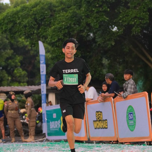 Race photo from BAUR RUN 2025