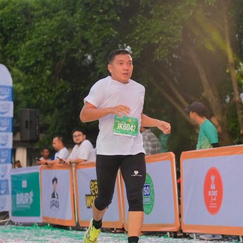 Race photo from BAUR RUN 2025