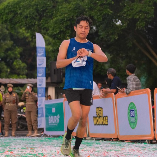 Race photo from BAUR RUN 2025