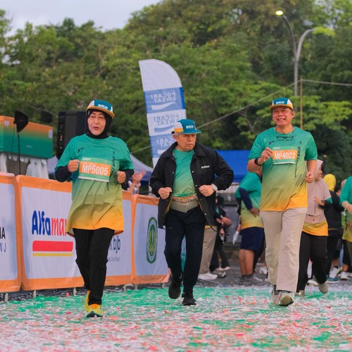 Race photo from BAUR RUN 2025