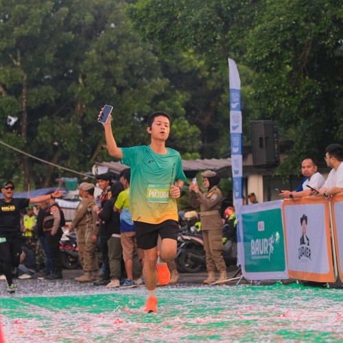 Race photo from BAUR RUN 2025
