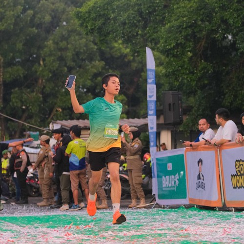 Race photo from BAUR RUN 2025