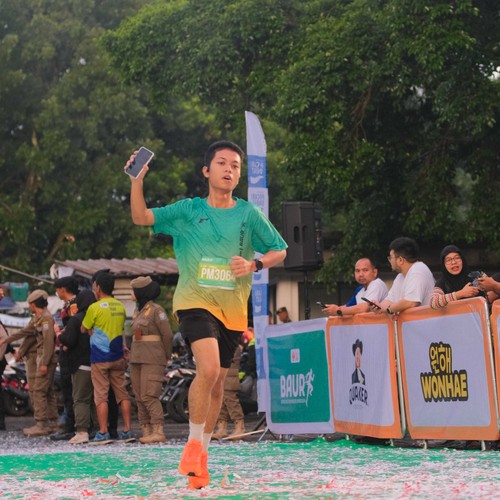 Race photo from BAUR RUN 2025