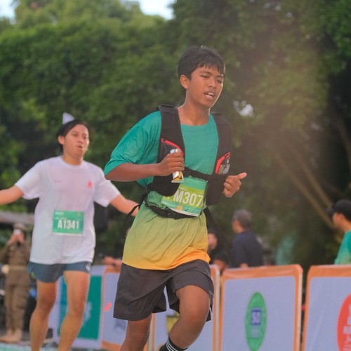 Race photo from BAUR RUN 2025