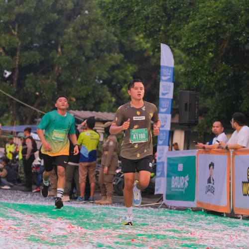 Race photo from BAUR RUN 2025