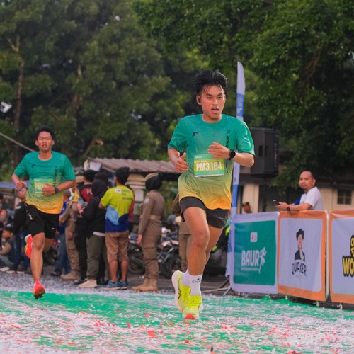 Race photo from BAUR RUN 2025