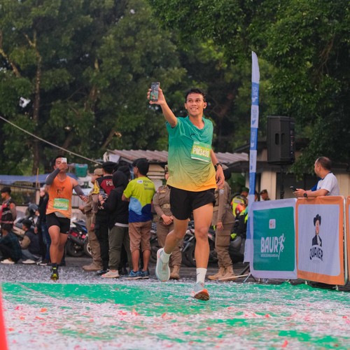 Race photo from BAUR RUN 2025