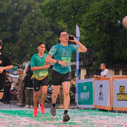 Race photo from BAUR RUN 2025