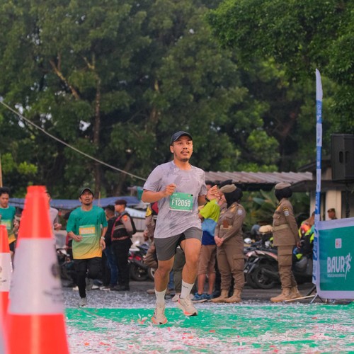 Race photo from BAUR RUN 2025