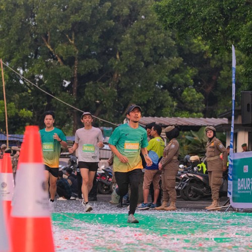 Race photo from BAUR RUN 2025