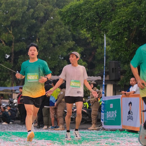 Race photo from BAUR RUN 2025