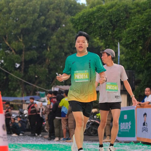 Race photo from BAUR RUN 2025