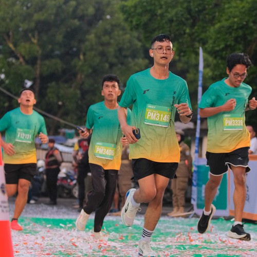 Race photo from BAUR RUN 2025