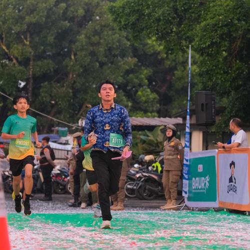 Race photo from BAUR RUN 2025