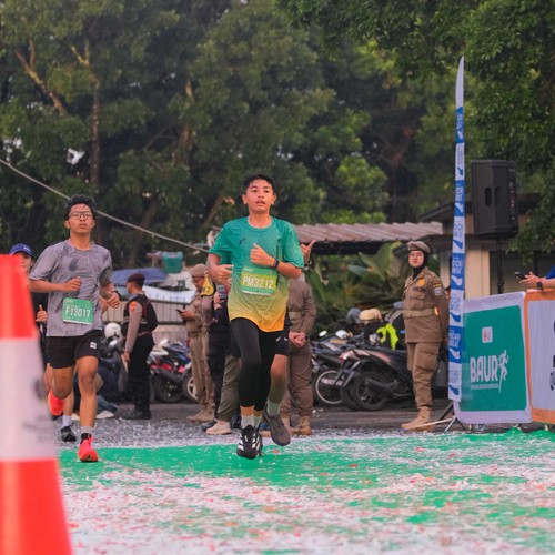 Race photo from BAUR RUN 2025