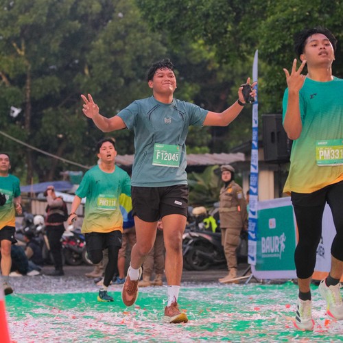 Race photo from BAUR RUN 2025