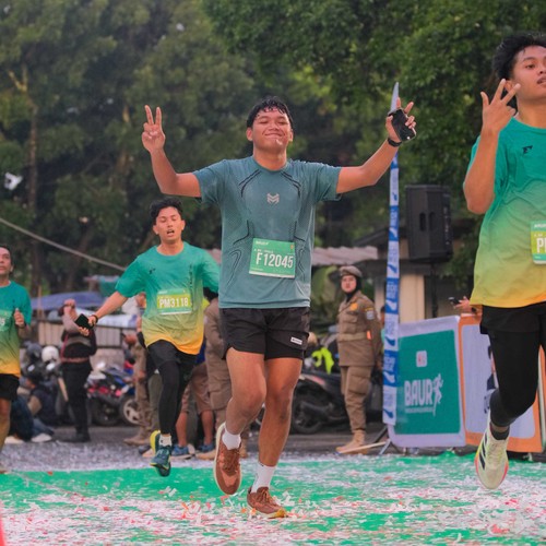 Race photo from BAUR RUN 2025